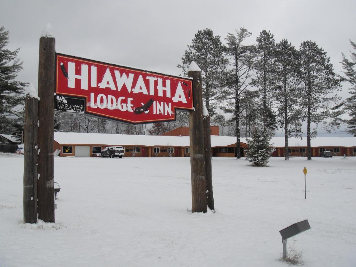 Hiawatha Lodge Inn イーグル・リバー エクステリア 写真
