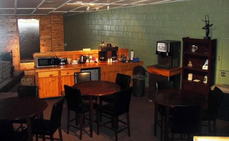 Hiawatha Lodge Inn イーグル・リバー エクステリア 写真