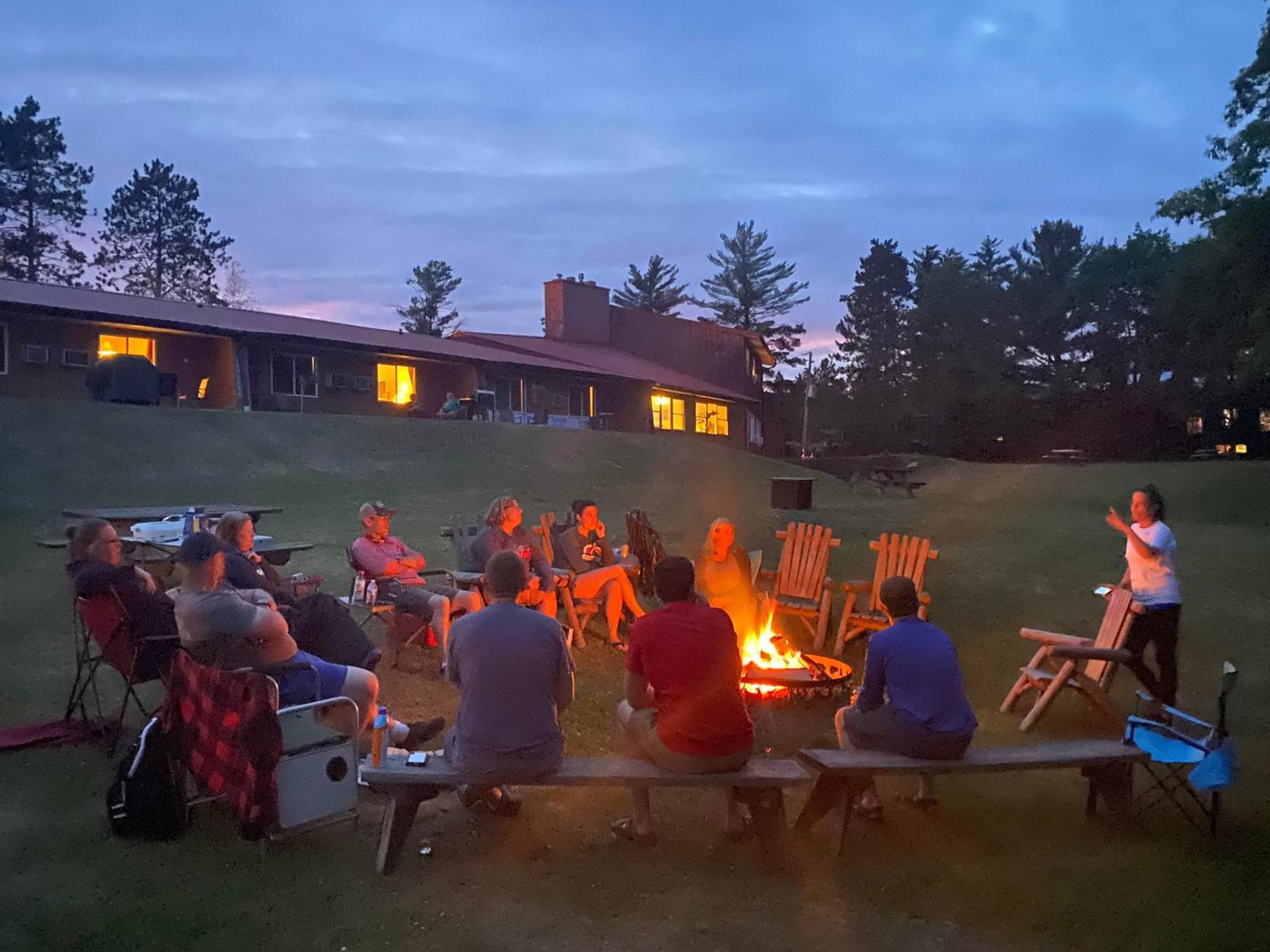 Hiawatha Lodge Inn イーグル・リバー エクステリア 写真