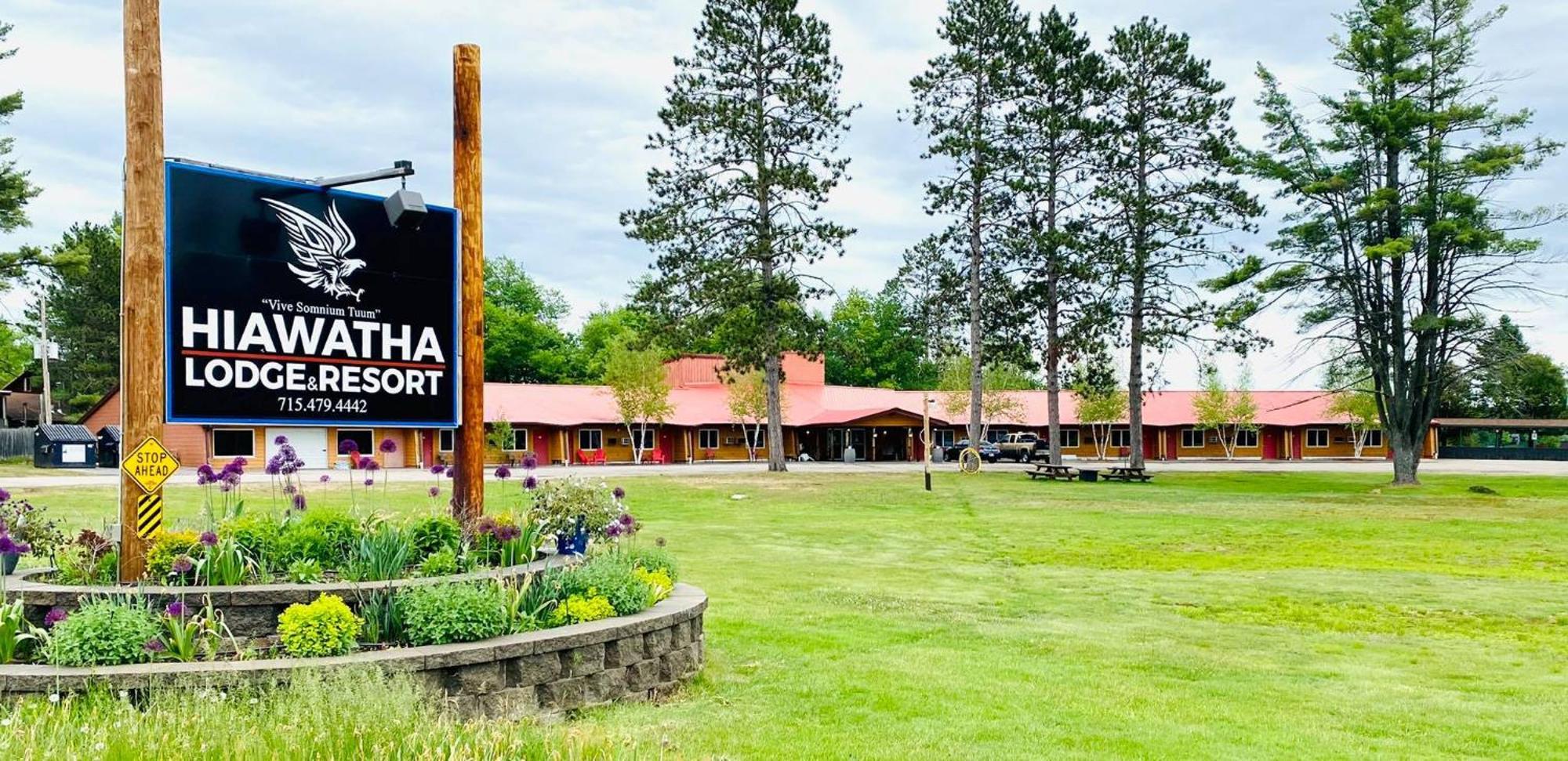 Hiawatha Lodge Inn イーグル・リバー エクステリア 写真