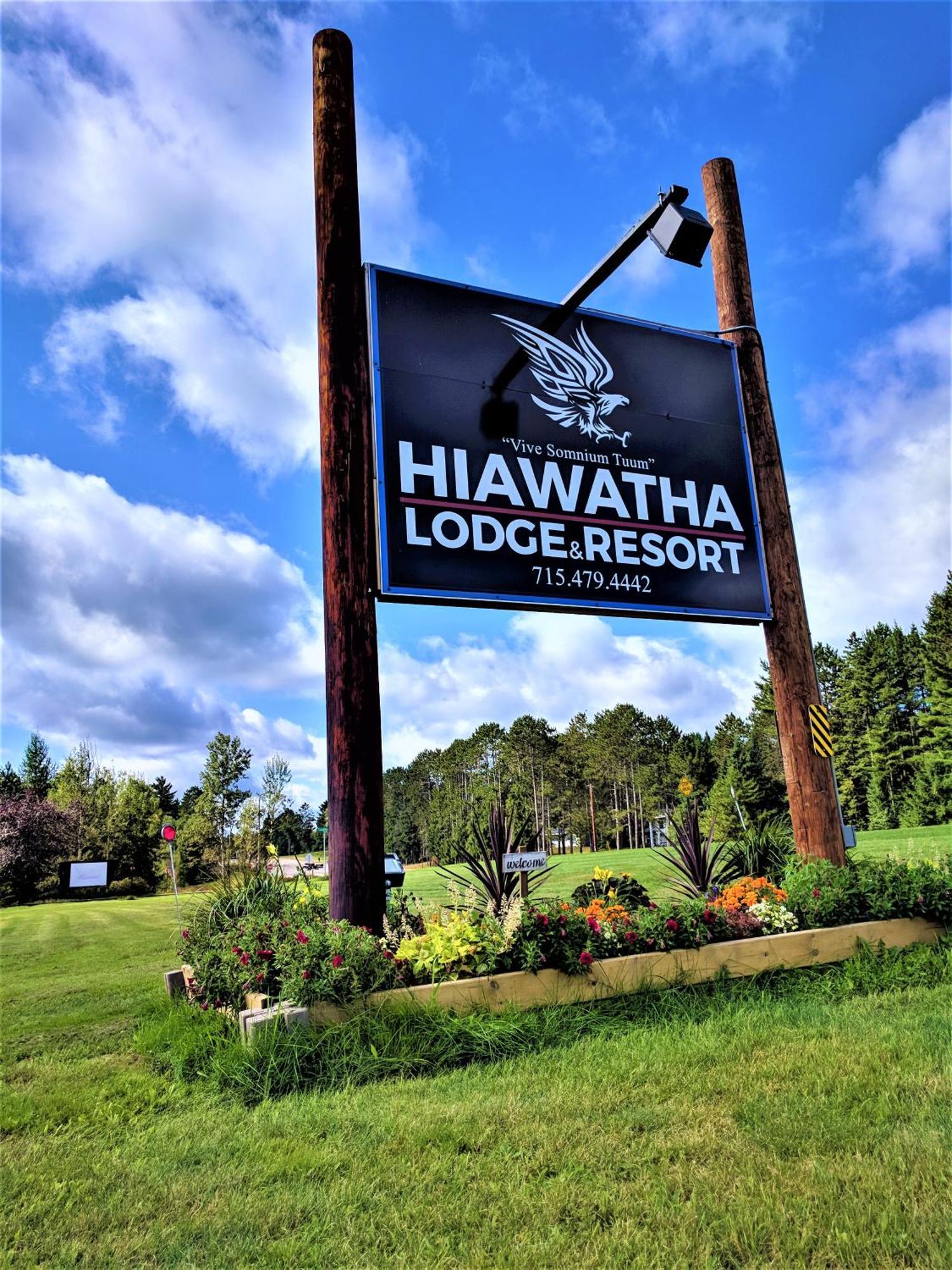 Hiawatha Lodge Inn イーグル・リバー エクステリア 写真