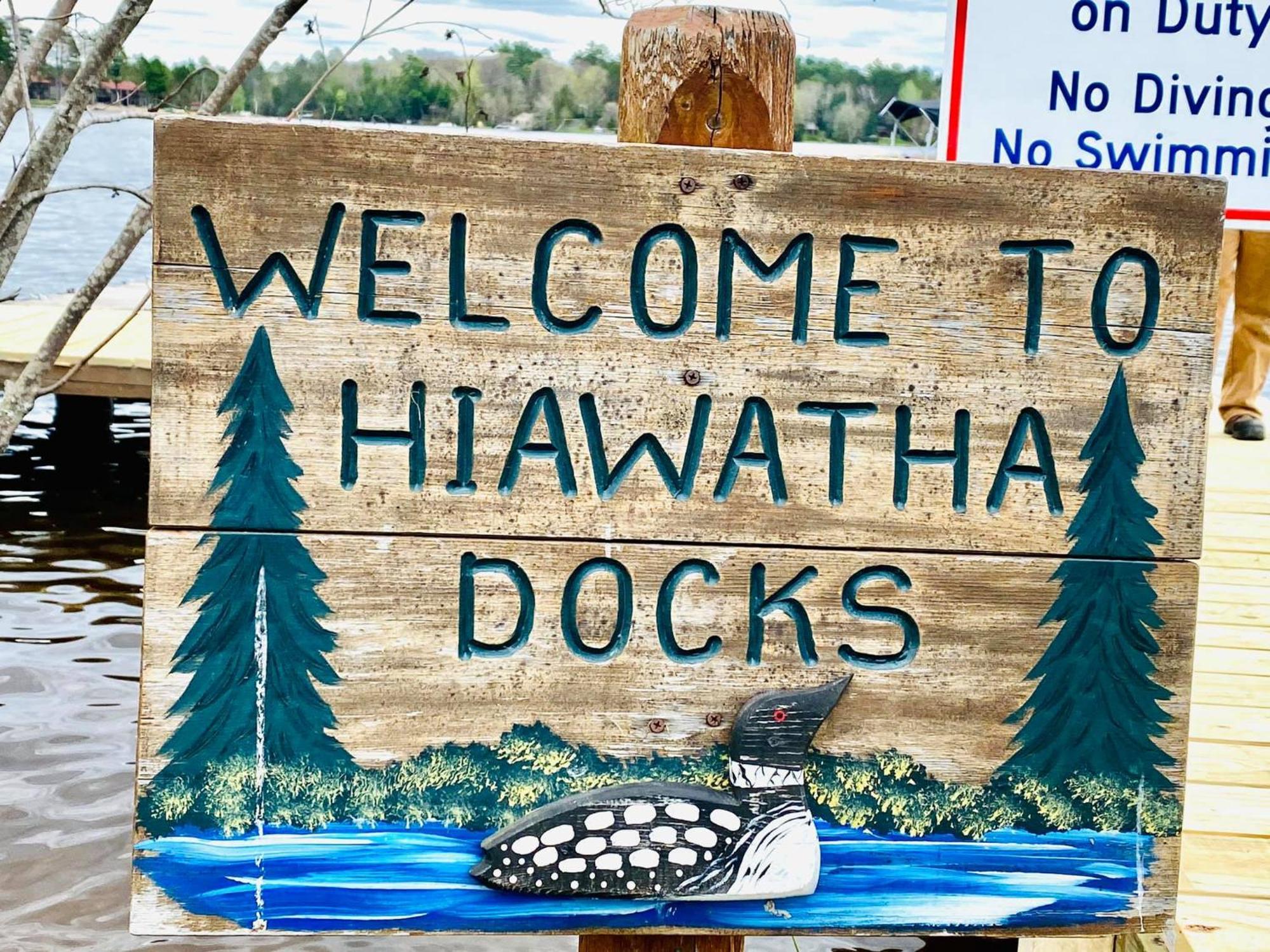Hiawatha Lodge Inn イーグル・リバー エクステリア 写真