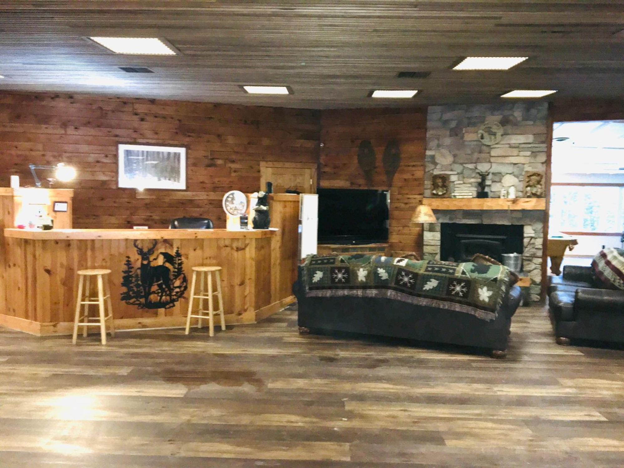 Hiawatha Lodge Inn イーグル・リバー エクステリア 写真