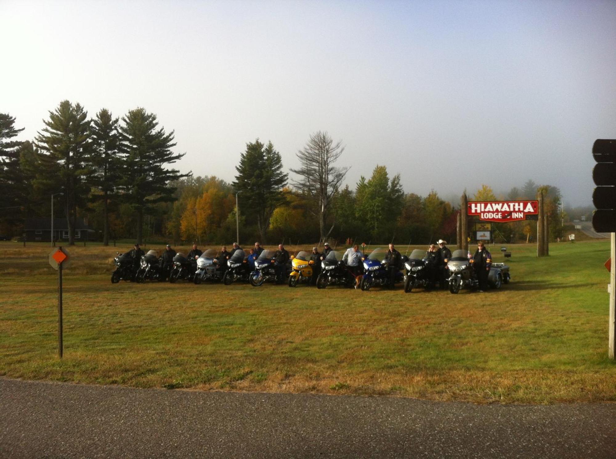 Hiawatha Lodge Inn イーグル・リバー エクステリア 写真